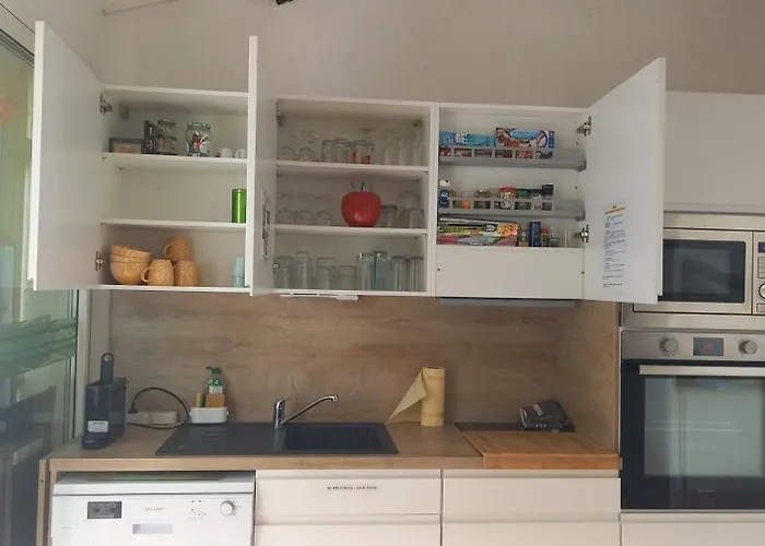 Hébergement de vacances - Petite Climatisee - 6 Pers - 250m De La